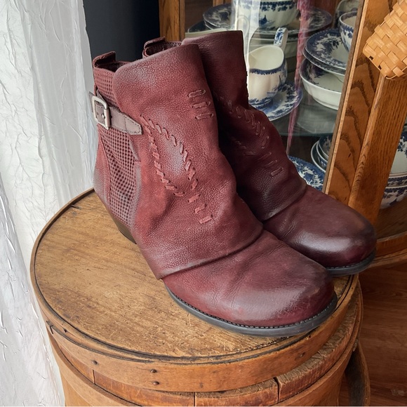 Miz Mooz burgundy wine Bordeaux boots 8 - Picture 1 of 8